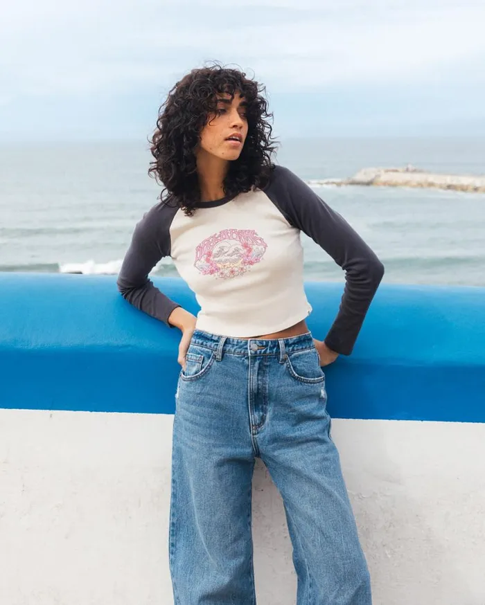 Billabong Mystic Wave Long Sleeve Cropped Tshirt White Cap Womens Graphic Tees and Tanks Billabong Mystic Wave Long Sleeve Cropped Tshirt White Cap Womens Graphic Tees and Tanks