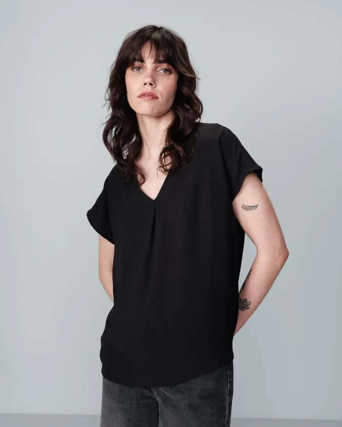 TOP NOIR NICELY Shop Grace and Mila ShortSleeves Tshirts