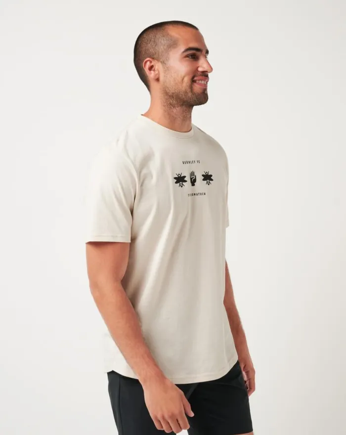 TravisMathew BURNLEY WINNING POINT TEE Moonbeam Men Tees TravisMathew BURNLEY WINNING POINT TEE Moonbeam Men Tees