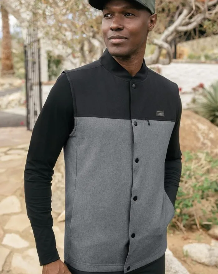 TravisMathew NAVIGATIONAL REPORT VEST Black Men Vests TravisMathew NAVIGATIONAL REPORT VEST Black Men Vests