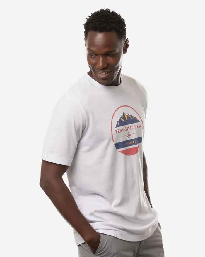 TravisMathew PEAK YOUR INTEREST TEE White Men Tees TravisMathew PEAK YOUR INTEREST TEE White Men Tees