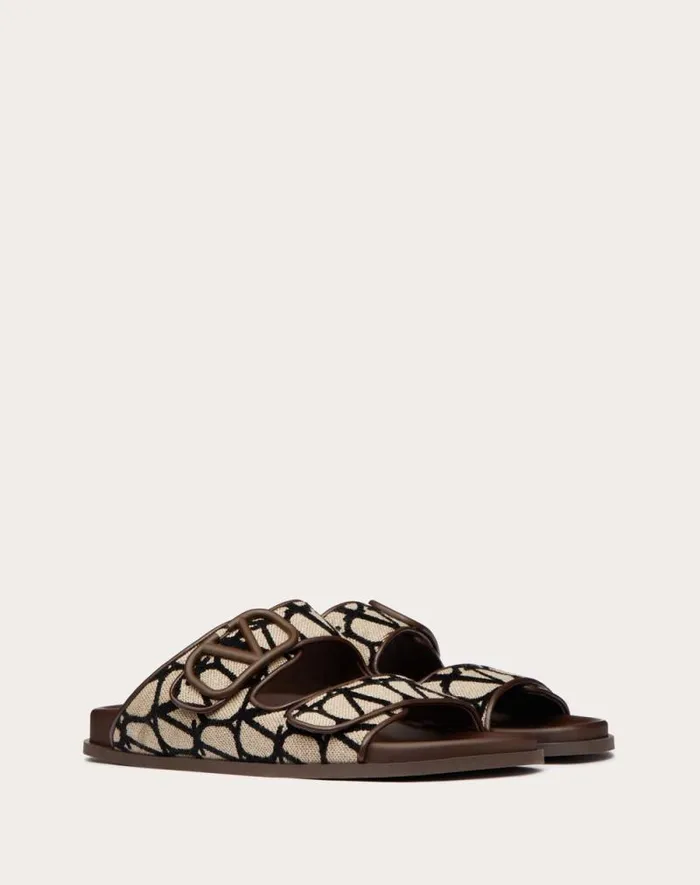 Valentino Sandals Man Vlogo Toile Iconographe Sandal For Man In Beigeblack Beigeblack Valentino Sandals Man Vlogo Toile Iconographe Sandal For Man In Beigeblack Beigeblack