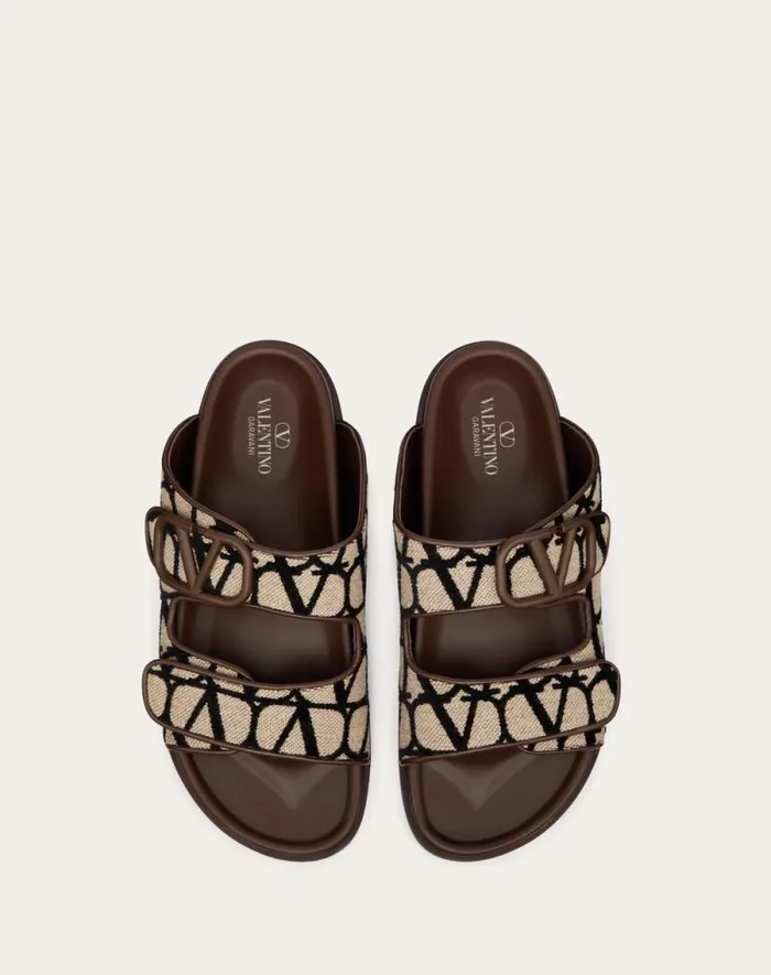 Valentino Sandals Man Vlogo Toile Iconographe Sandal For Man In Beigeblack Beigeblack Valentino Sandals Man Vlogo Toile Iconographe Sandal For Man In Beigeblack Beigeblack