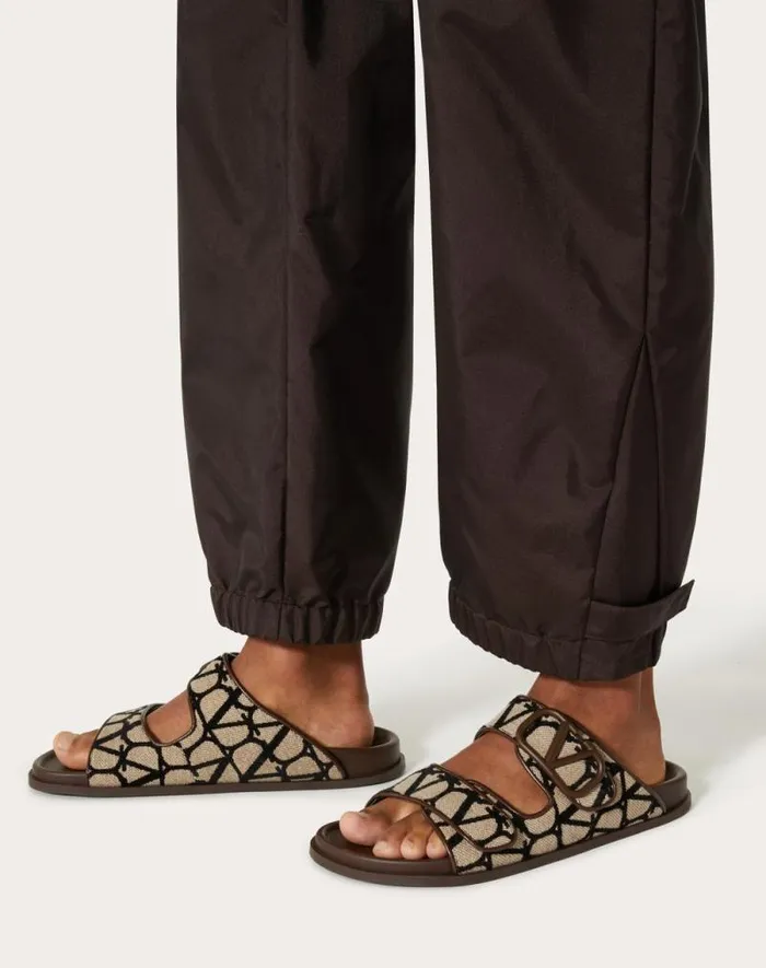 Valentino Sandals Man Vlogo Toile Iconographe Sandal For Man In Beigeblack Beigeblack Valentino Sandals Man Vlogo Toile Iconographe Sandal For Man In Beigeblack Beigeblack