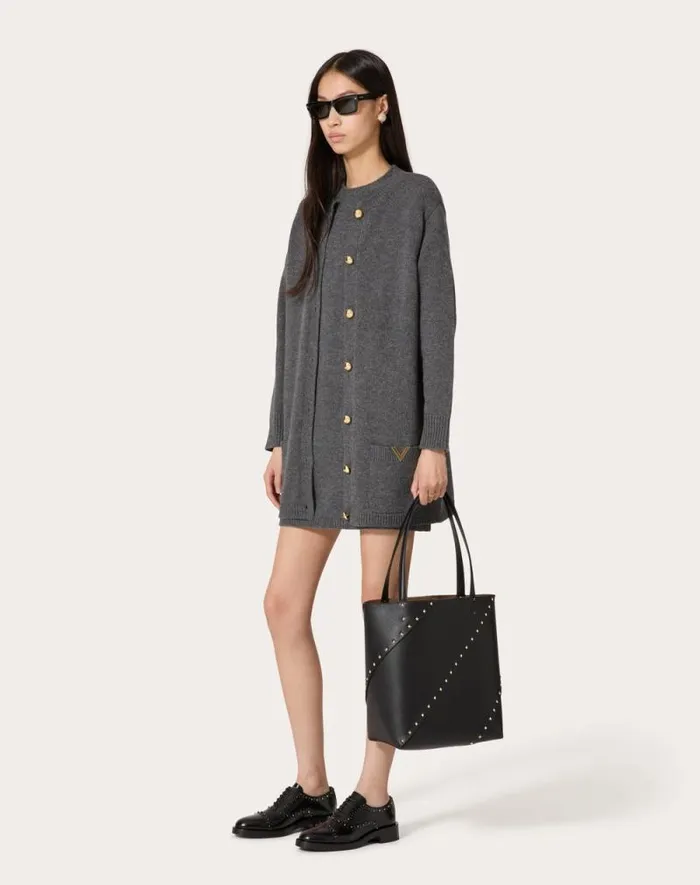 Valentino Totes Woman Valentino Garavani Valentino Garavani Rockstud Wispy Shopping Bag In Calfskin For Woman In Black Black Valentino Totes Woman Valentino Garavani Valentino Garavani Rockstud Wispy Shopping Bag In Calfskin For Woman In Black Black