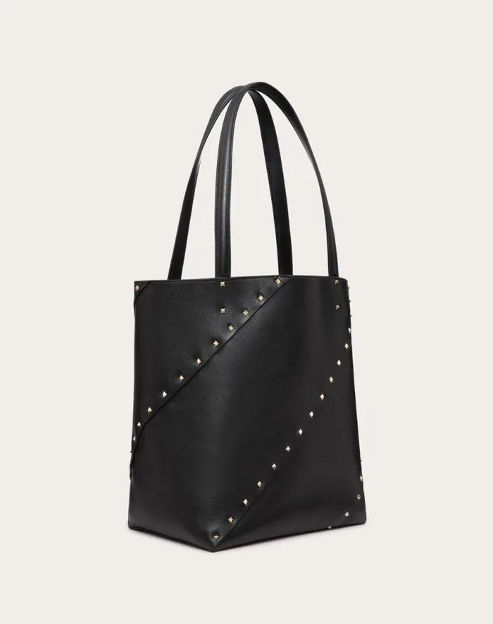 Valentino Totes Woman Valentino Garavani Valentino Garavani Rockstud Wispy Shopping Bag In Calfskin For Woman In Black Black Valentino Totes Woman Valentino Garavani Valentino Garavani Rockstud Wispy Shopping Bag In Calfskin For Woman In Black Black