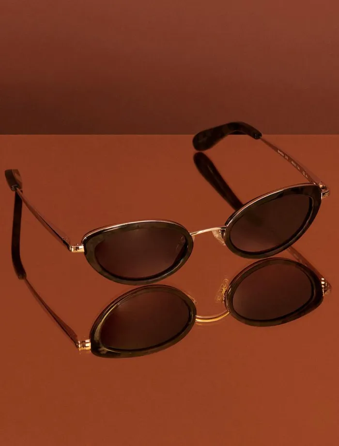Women 1994 Oval Classic Sunglasses Golddemi BCBG Sunglasses